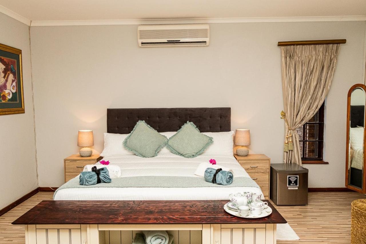 Mereke Manor Hotel Centurion Ngoại thất bức ảnh