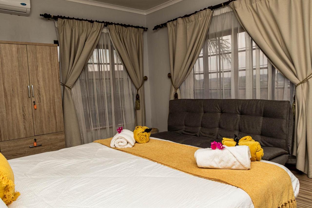 Mereke Manor Hotel Centurion Ngoại thất bức ảnh